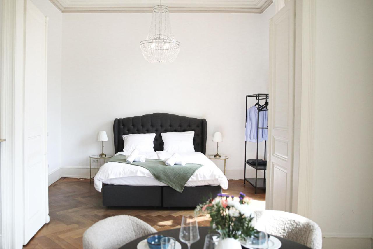 Palais Passy~Design Suite Mit Ausblick Im Zentrum Wiesbaden Exterior foto